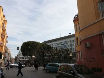 Ritorniamo sui nostri passi per prendere la stretta e lunga via Bovio, caratterizzata per tanti palazzotti d�epoca...